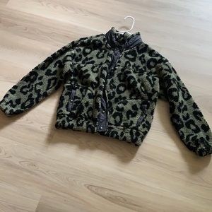 Cropped fluffy leopard print jacket